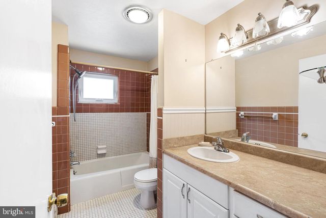 220 HOLLYWOOD DR, Hamilton, NJ 08609