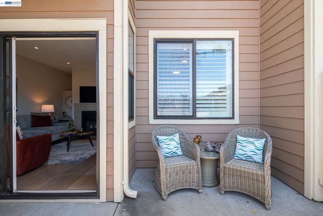 197 Lakeshore Ct, Richmond, CA 94804