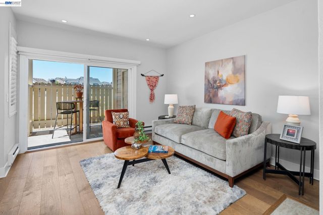 197 Lakeshore Ct, Richmond, CA 94804