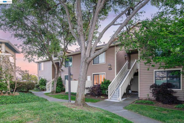 197 Lakeshore Ct, Richmond, CA 94804