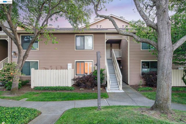 197 Lakeshore Ct, Richmond, CA 94804