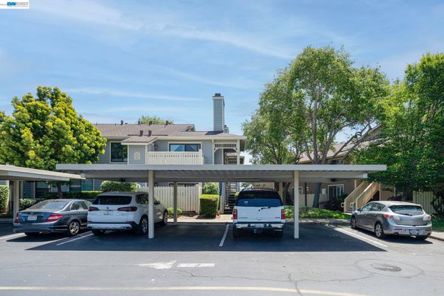 197 Lakeshore Ct, Richmond, CA 94804