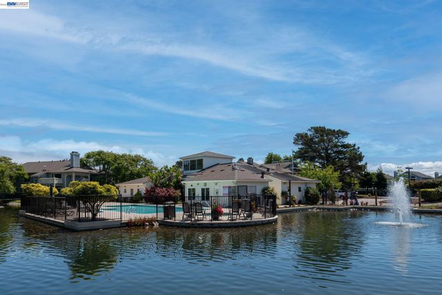 197 Lakeshore Ct, Richmond, CA 94804