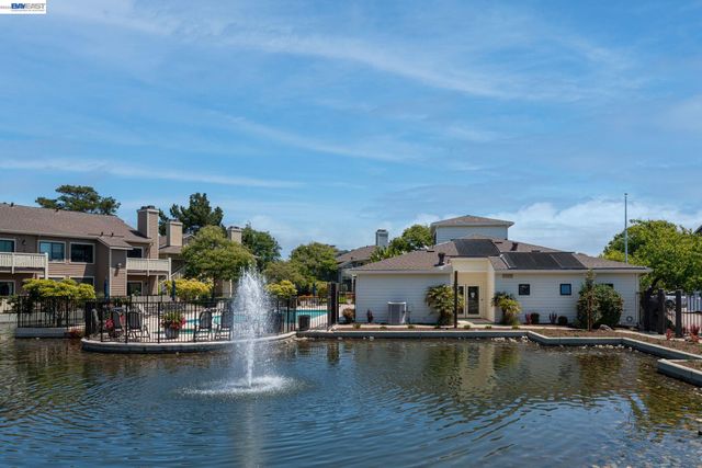 197 Lakeshore Ct, Richmond, CA 94804