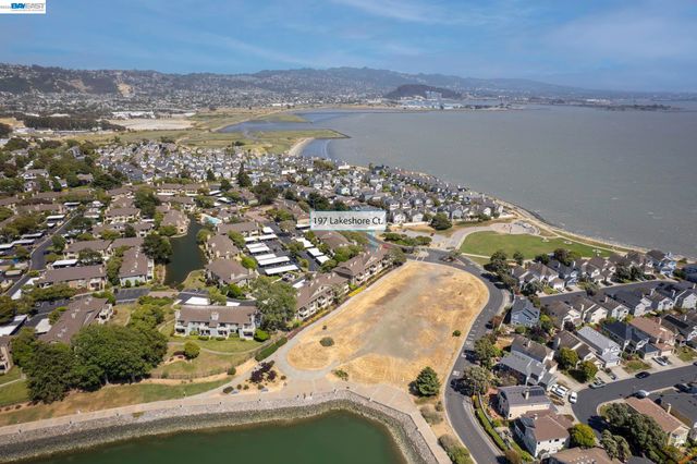197 Lakeshore Ct, Richmond, CA 94804
