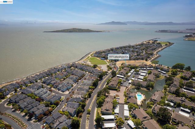 197 Lakeshore Ct, Richmond, CA 94804