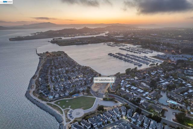 197 Lakeshore Ct, Richmond, CA 94804