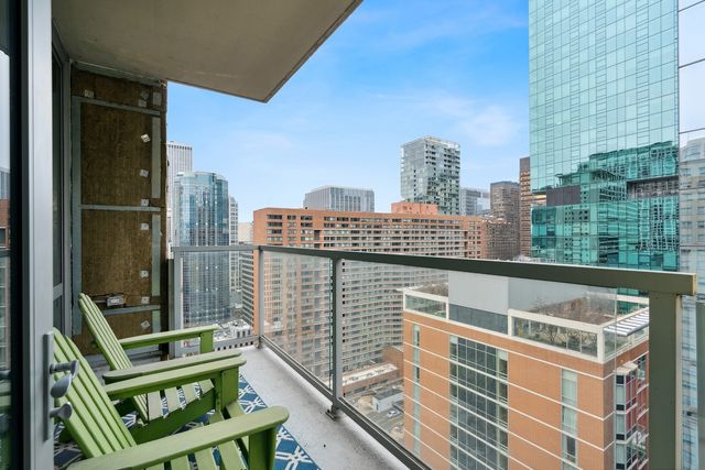 160 E Illinois Street 2006, Chicago, IL 60611