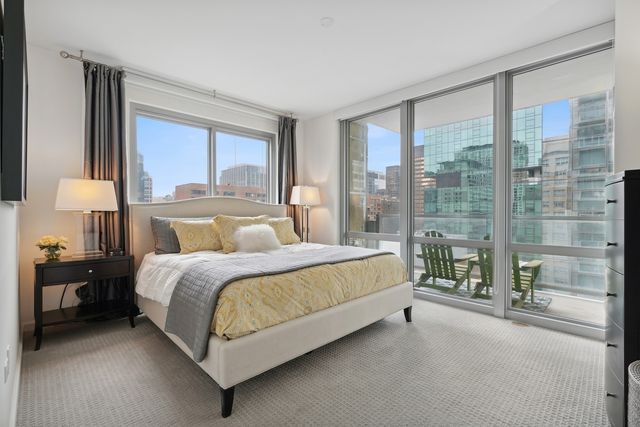160 E Illinois Street 2006, Chicago, IL 60611
