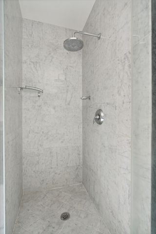 160 E Illinois Street 2006, Chicago, IL 60611