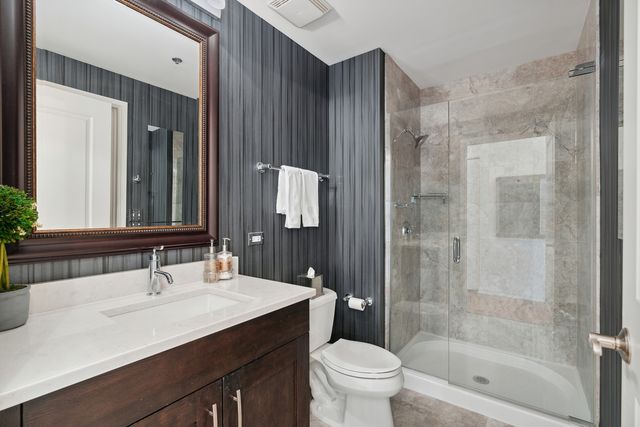 160 E Illinois Street 2006, Chicago, IL 60611