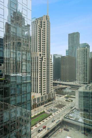 160 E Illinois Street 2006, Chicago, IL 60611