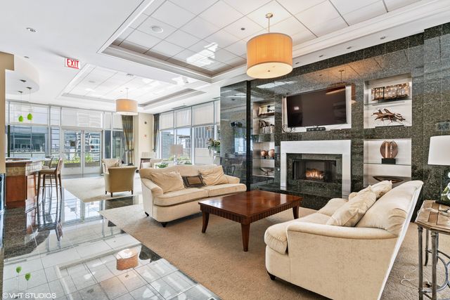 160 E Illinois Street 2006, Chicago, IL 60611