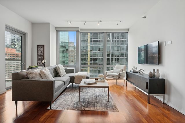 160 E Illinois Street 2006, Chicago, IL 60611