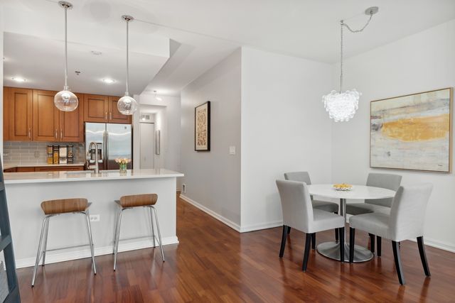 160 E Illinois Street 2006, Chicago, IL 60611