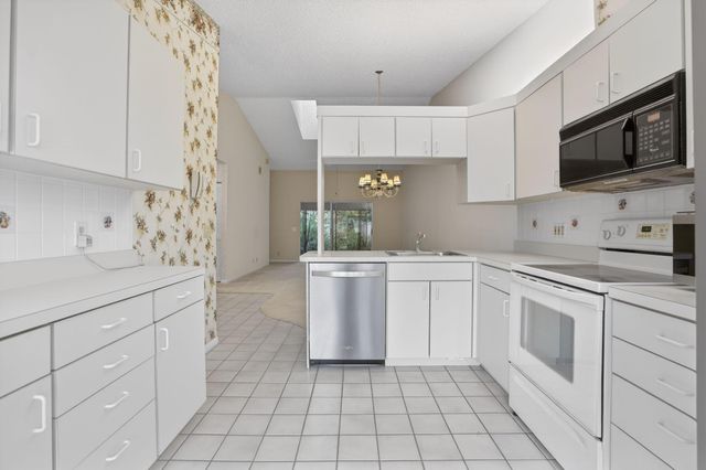 10819 SE Sea Pines Circle, Hobe Sound, FL 33455