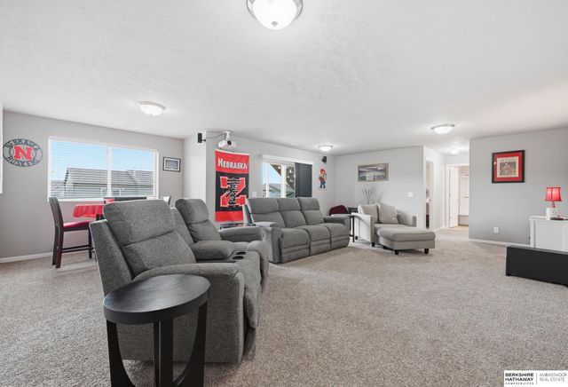 7513 N 90th Street, Omaha, NE 68122