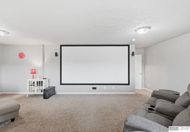 7513 N 90th Street, Omaha, NE 68122