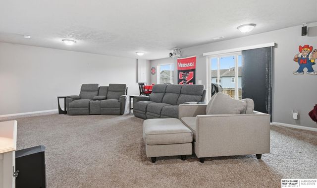7513 N 90th Street, Omaha, NE 68122