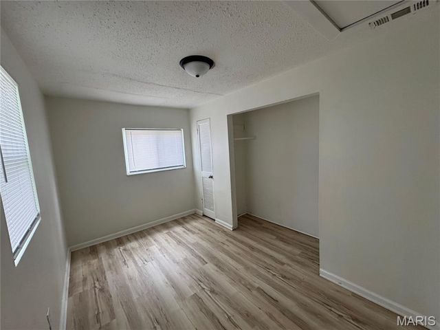 9815 Vickie Place, St Louis, MO 63136