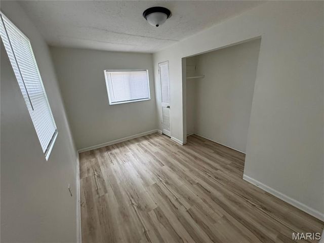 9815 Vickie Place, St Louis, MO 63136