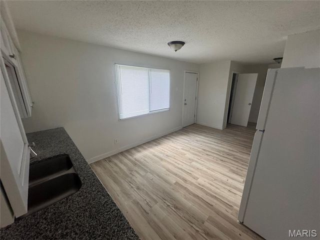 9815 Vickie Place, St Louis, MO 63136