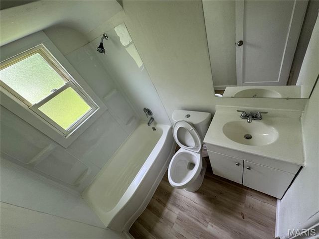 9815 Vickie Place, St Louis, MO 63136