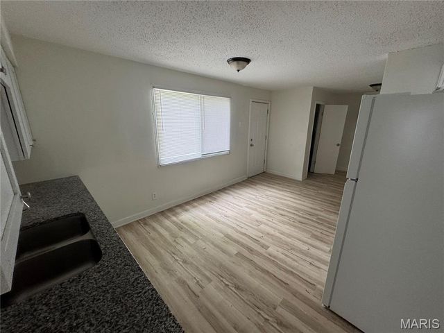 9815 Vickie Place, St Louis, MO 63136