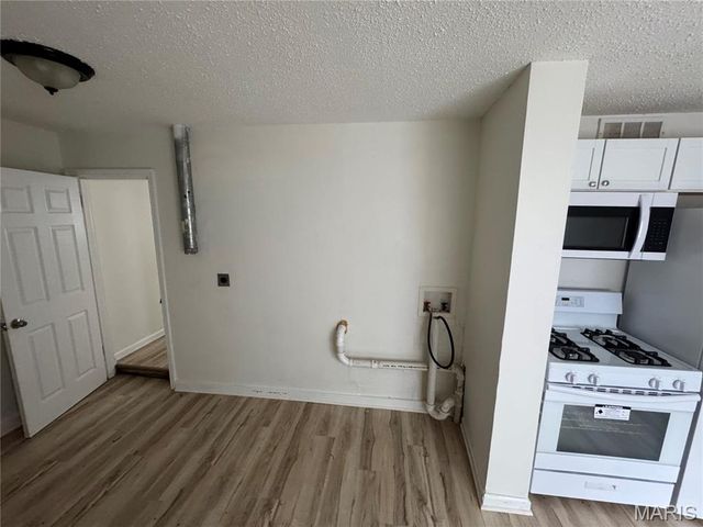 9815 Vickie Place, St Louis, MO 63136