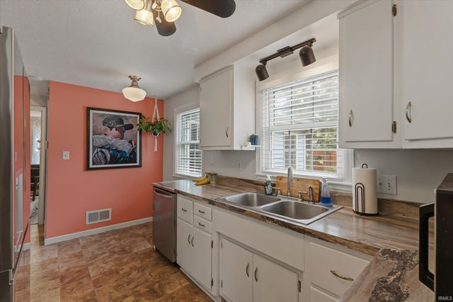 1430 E Monroe Street, South Bend, IN 46615