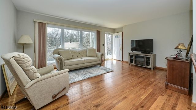 96 Lions Head Dr, Wayne Twp., NJ 07470