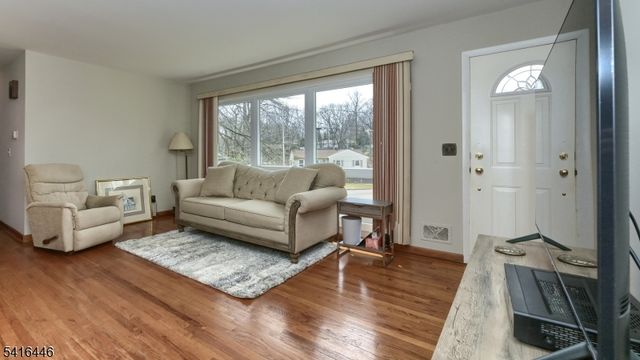 96 Lions Head Dr, Wayne Twp., NJ 07470