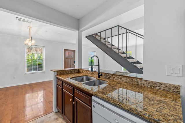 5534 Beverlyhill Street 8, Houston, TX 77056