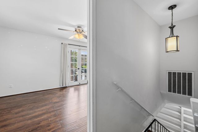 5534 Beverlyhill Street 8, Houston, TX 77056
