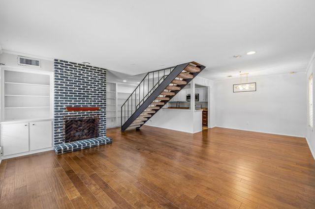 5534 Beverlyhill Street 8, Houston, TX 77056