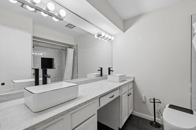 5534 Beverlyhill Street 8, Houston, TX 77056