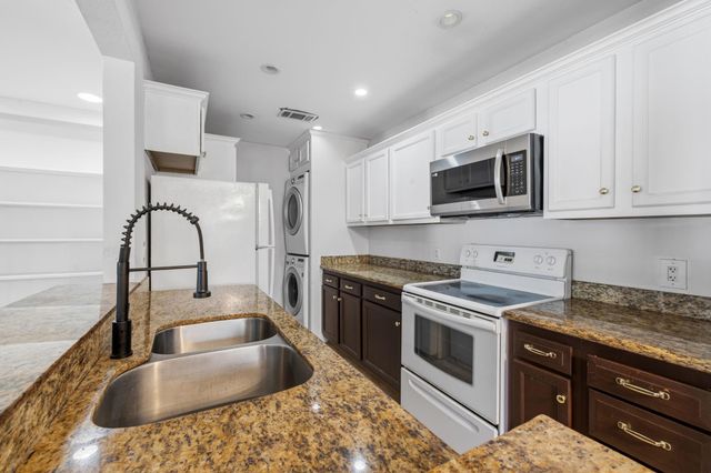 5534 Beverlyhill Street 8, Houston, TX 77056