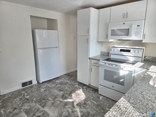 86 Clinton Street, Glastonbury, CT 06033