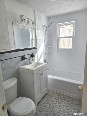 86 Clinton Street, Glastonbury, CT 06033