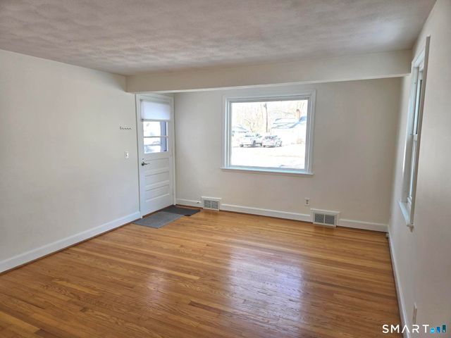 86 Clinton Street, Glastonbury, CT 06033