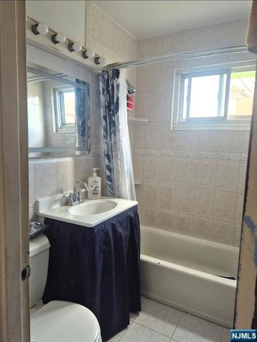 1499 Terrace Circle 4, Teaneck, NJ 07666