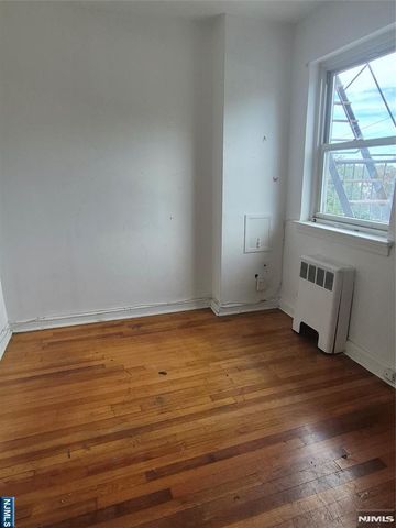 1499 Terrace Circle 4, Teaneck, NJ 07666
