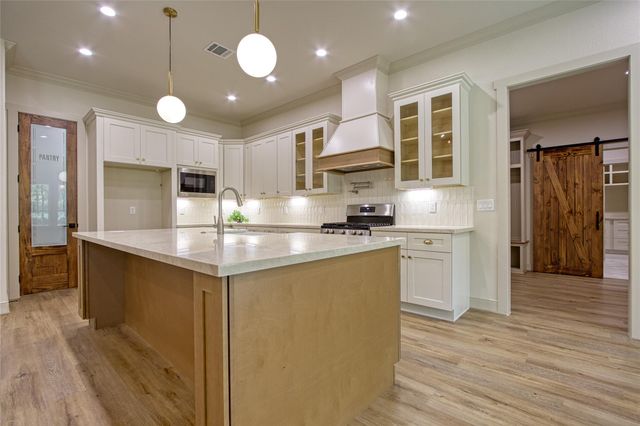 10502 Greenbriar Drive, Plantersville, TX 77363