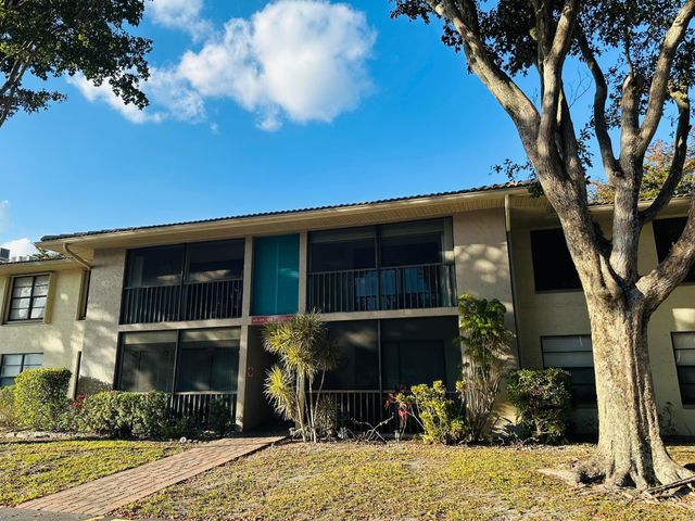 9875 Pineapple Tree Drive 205, Boynton Beach, FL 33436