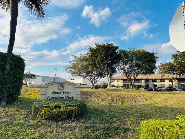 9875 Pineapple Tree Drive 205, Boynton Beach, FL 33436