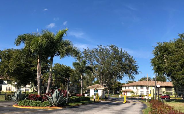 9875 Pineapple Tree Drive 205, Boynton Beach, FL 33436
