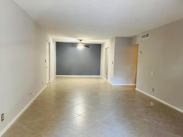 9875 Pineapple Tree Drive 205, Boynton Beach, FL 33436