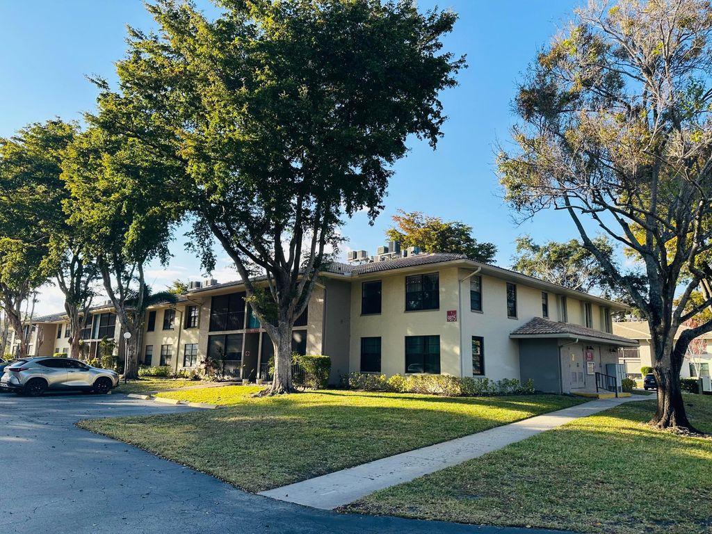 9875 Pineapple Tree Drive 205, Boynton Beach, FL 33436