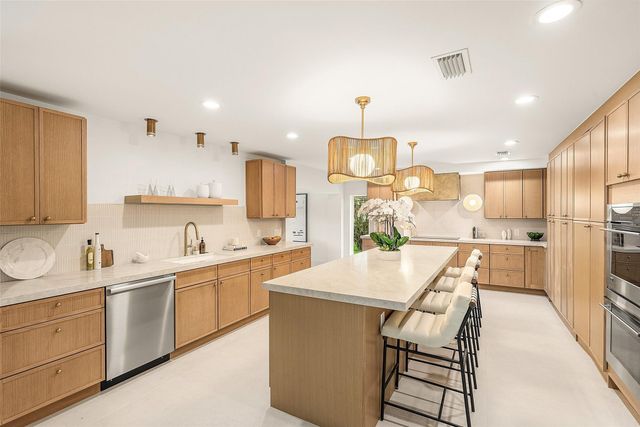 4877 Pineview Circle, Delray Beach, FL 33445