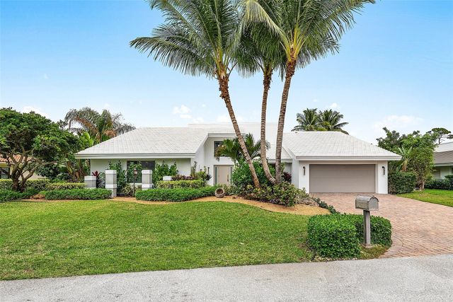 4877 Pineview Circle, Delray Beach, FL 33445